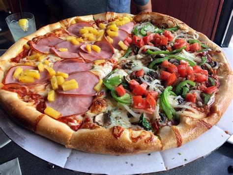 Dewey's Pizza - Crestview Hills