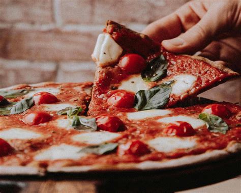 Tomori's Pizza & Subs