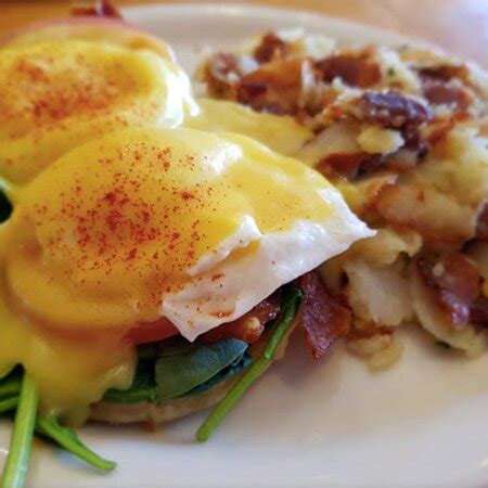 Crackers & Co. Café